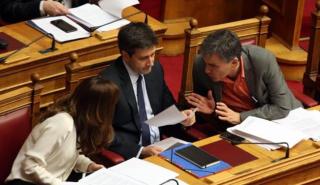 Tσακαλώτος και υπουργοί στη Βουλή για τις απορίες των βουλευτών