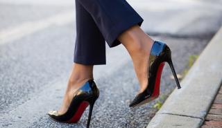 Τέλος στο μονοπώλιο της κόκκινης σόλας του Louboutin