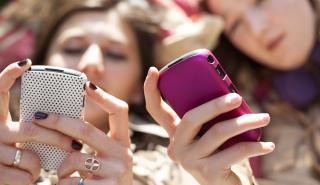 Έρχονται αυξήσεις και δίκτυα 5G στην κινητή τηλεφωνία
