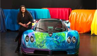 Η μετάλλαξη ενός supercar σε πολύχρωμη ζωγραφιά