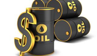 Η κατρακύλα του ευρώ προκαλεί πιέσεις στο πετρέλαιο - Χάνεται το όφελος από την αποκλιμάκωση τιμών