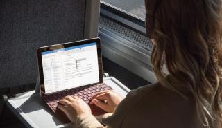 Surface Go: Το νέο tablet της Microsoft «χτυπά» την Apple (pics)