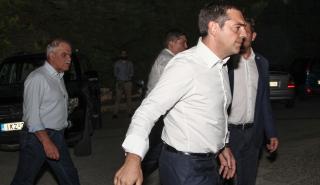 Συναγερμός στο Μαξίμου για τις πυρκαγιές και αιχμές για «ασύμμετρο φαινόμενο»
