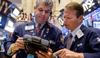 Μεικτά πρόσημα στη Wall Street την Πέμπτη