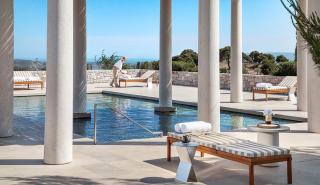 H Grivalia Hospitality αγόρασε το Amanzoe στο Πόρτο Χέλι