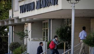 Κυβερνητικός αξιωματούχος: Δεν υπάρχει διαπραγμάτευση για τις συντάξεις