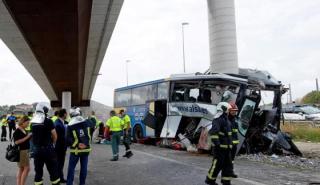 Πέντε νεκροί σε τροχαίο λεωφορείου στην Ισπανία (pics & vid)