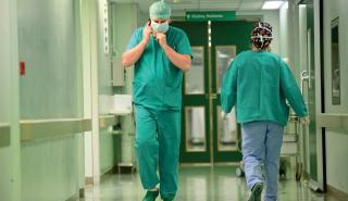 Γαλλία: Εισήγηση για τον υποχρεωτικό εμβολιασμό του ιατρονοσηλευτικού προσωπικού
