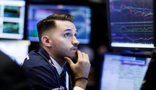 «Βουτιά» των μετοχών στην Wall Street - Μεγάλες απώλειες και στην Ευρώπη