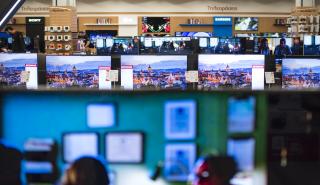 Πιστοί στα «μετρητά» οι Έλληνες