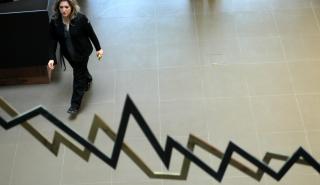 FT: Τα μη εξυπηρετούμενα δάνεια «βυθίζουν» τις ελληνικές τράπεζες