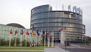 «Χαλινάρι» στους τεχνολογικούς κολοσσούς θέλει να βάλει η ΕΕ - Έρχονται νέοι κανόνες για ένα πιο ασφαλές διαδίκτυο 