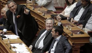 Μάχη Κοτζιά-Καμμένου σε συνέχειες, με το Μαξίμου σε ρόλο πυροσβέστη