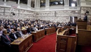 Πρέσινγκ Μαξίμου στην αντιπολίτευση για το Σύνταγμα