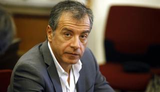 Στη Ραφήνα με εθελοντές ο Σταύρος Θεοδωράκης