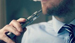 Τροπολογία νομιμοποιεί τα υγρά για τα ηλεκτρονικά τσιγάρα