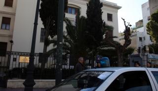 Άνδρας με μαχαίρι εισέβαλε στην πρεσβεία της Σερβίας στην Αθήνα