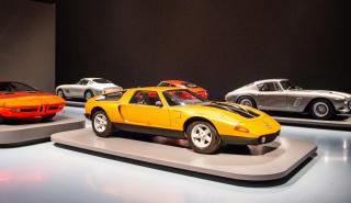 Γκαλερί ομορφιάς με εμβληματικά σπορ αυτοκίνητα