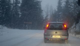Ξεκίνησε να χιονίζει σε περιοχές της Βόρειας Ελλάδας - Πού είναι υποχρεωτική κυκλοφορία των οχημάτων με αλυσίδες