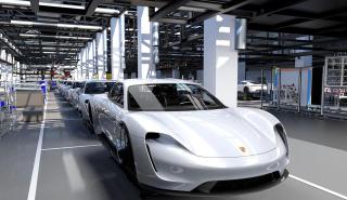 Porsche: Πετάει το «γάντι» στην Tesla με τη νέα Taycan!