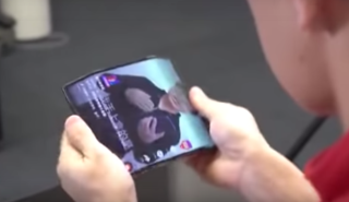 Η Xiaomi παρουσιάζει το πρώτο κινητό που διπλώνει στα τρία (vid) 
