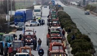 Μπλόκα αγροτών: Κλειστή η εθνική οδός - Παράκαμψη ακολουθούν οι οδηγοί (pics)