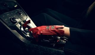 Αυτά είναι τα γάντια Lamborghini με την υπογραφή της Gizelle Renee