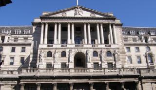 BoE: Διατήρησε σταθερά τα επιτόκια παρά την υποχώρηση του πληθωρισμού στο στόχο 2%
