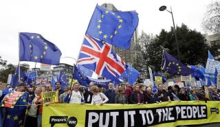 Στους δρόμους 1 εκατ. Βρετανοί: Ζητούν δεύτερο δημοψήφισμα για το Brexit (pics)