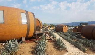 «Ξενοδοχείο» προσφέρει διαμονή σε ένα... βαρέλι τεκίλας