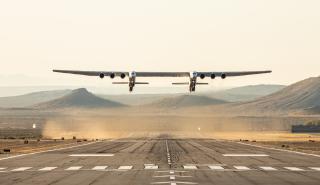 StratoLaunch: Το μεγαλύτερο αεροσκάφος στον κόσμο έκανε την πρώτη του πτήση