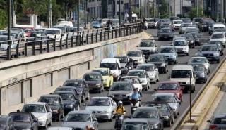 Κυκλοφοριακό κομφούζιο από τη βροχή στους δρόμους της Αθήνας