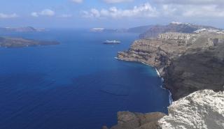Σαντορίνη: Τα απομεινάρια τεράστιας κατολίσθησης ανακαλύφθηκαν στο θαλάσσιο χώρο του νησιού