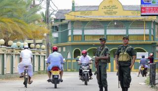 Σρι Λάνκα: Στρατιώτες ανοίγουν πυρ για να καταστείλουν επεισόδια σε πρατήριο καυσίμων