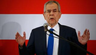 Καταδικάζει τις φραστικές επιθέσεις σε δημοσιογράφους ο Αυστριακός πρόεδρος