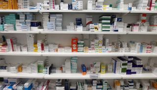 Ελλείψεις φαρμάκων: Στην αντεπίθεση οι φαρμακοποιοί – Να συνεχιστεί η απαγόρευση των παράλληλων εξαγωγών