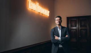 Τα μεγάλα σχέδια της ανταγωνίστριας της Βooking, Bidroom