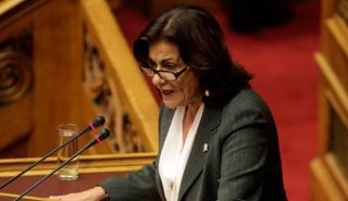 Θεανώ Φωτίου: Τα μεσαία στρώματα θα χάσουν, αν κόψει τα επιδόματα ο Μητσοτάκης