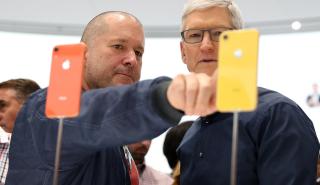 Ο σχεδιαστής του iPhone, Jony Ive, αποχωρεί από την Apple μετά από 27 χρόνια