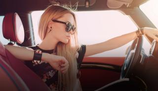 Επικίνδυνη η οδήγηση χωρίς γυαλιά ηλίου το καλοκαίρι