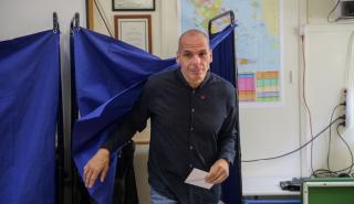Γιάνης Βαρουφάκης: Η Δημοκρατία ανήκει σε αυτούς που έχουν το κουράγιο να την υπερασπιστούν (vid)