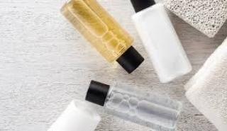 «Τέλος» στα πλαστικά μπουκαλάκια σαμπουάν λένε όλο και περισσότερα ξενοδοχεία