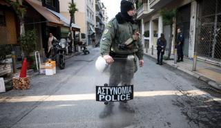 Έφοδος της αστυνομίας στα Εξάρχεια – Σε τέσσερα κτήρια η επιχείρηση