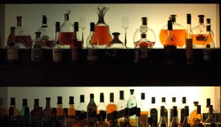 Η υψηλή φορολογία «φρενάρει» τον κλάδο των αλκοολούχων ποτών