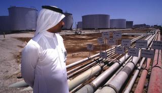 Πέφτει η τιμή του πετρελαίου, παραμένει η ένταση στη Σαουδική Αραβία