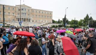 Υπό βροχή οι πορείες κατά της «ιδιωτικοποίησης της κοινωνικής ασφάλισης» (pics)