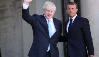 Μακρόν σε Τζόνσον: Να ξεκινήσουν τάχιστα οι συνομιλίες με την ΕΕ για το Brexit