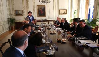 Στον «Προκρούστη» μπαίνουν οι τραπεζικές προμήθειες  