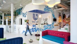 H Unilever θέλει να μειώσει στο μισό τις νέες πλαστικές συσκευασίες έως το 2025