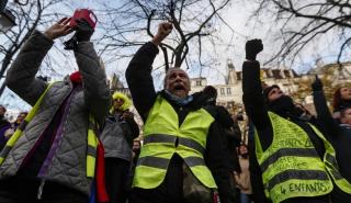 «Κίτρινα Γιλέκα»: Εκατοντάδες συλλήψεις στις επετειακές κινητοποιήσεις